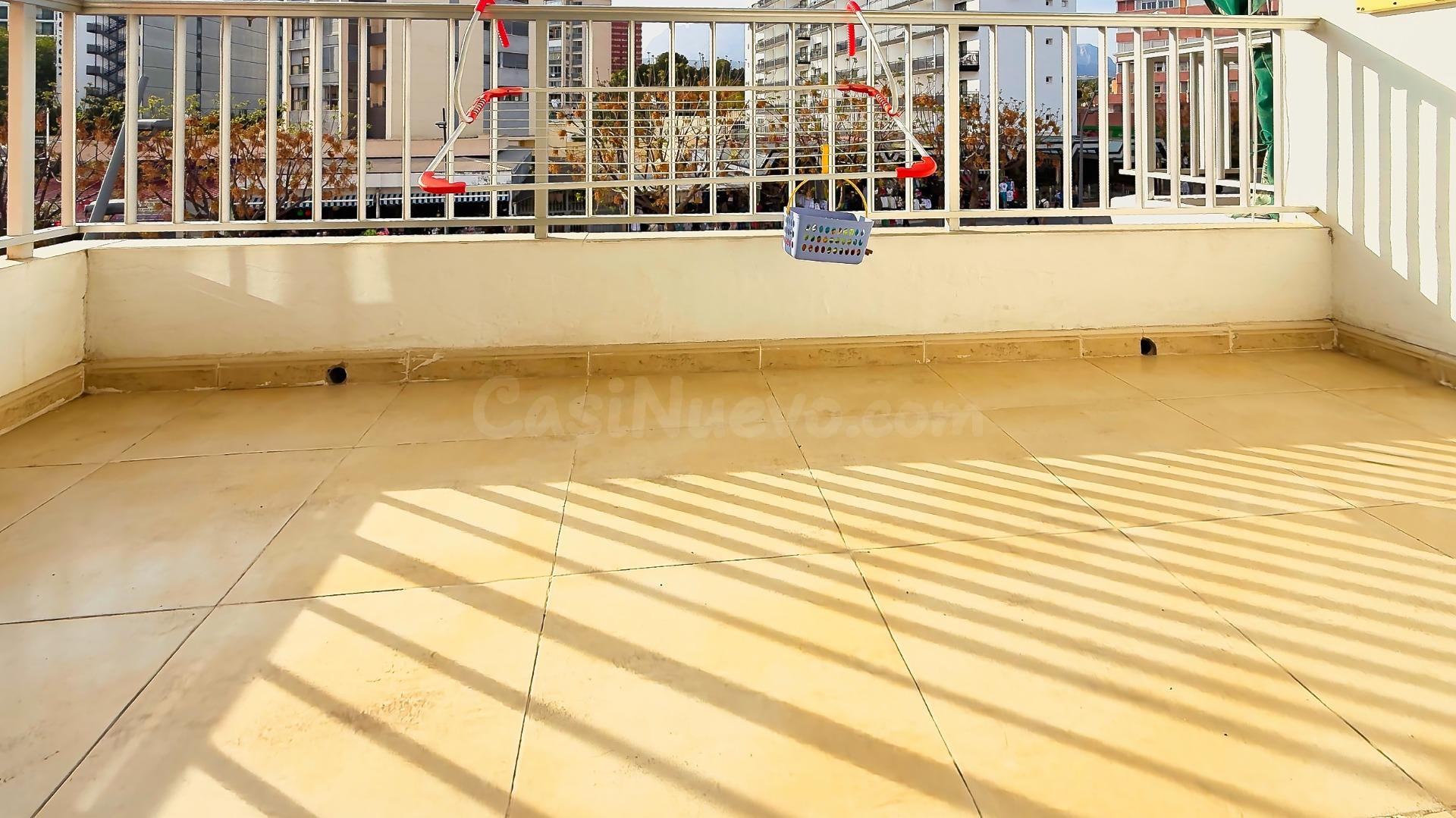 Piso en venta en Centro Urbano Benidorm con vistas al mar - foto 4