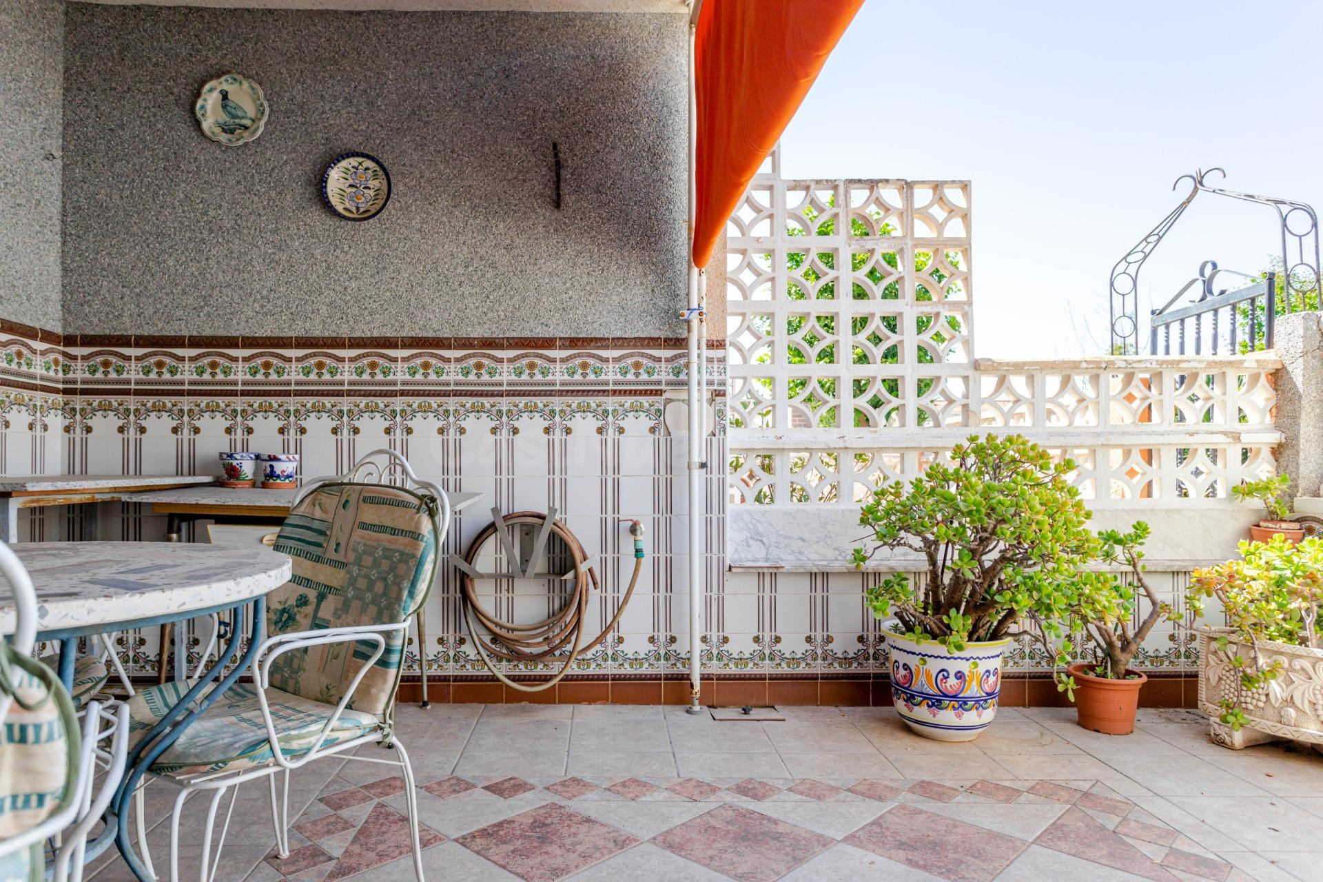 Amplio adosado de 2 plantas con 3 dormitorios y patio de 40 m2. - foto 4