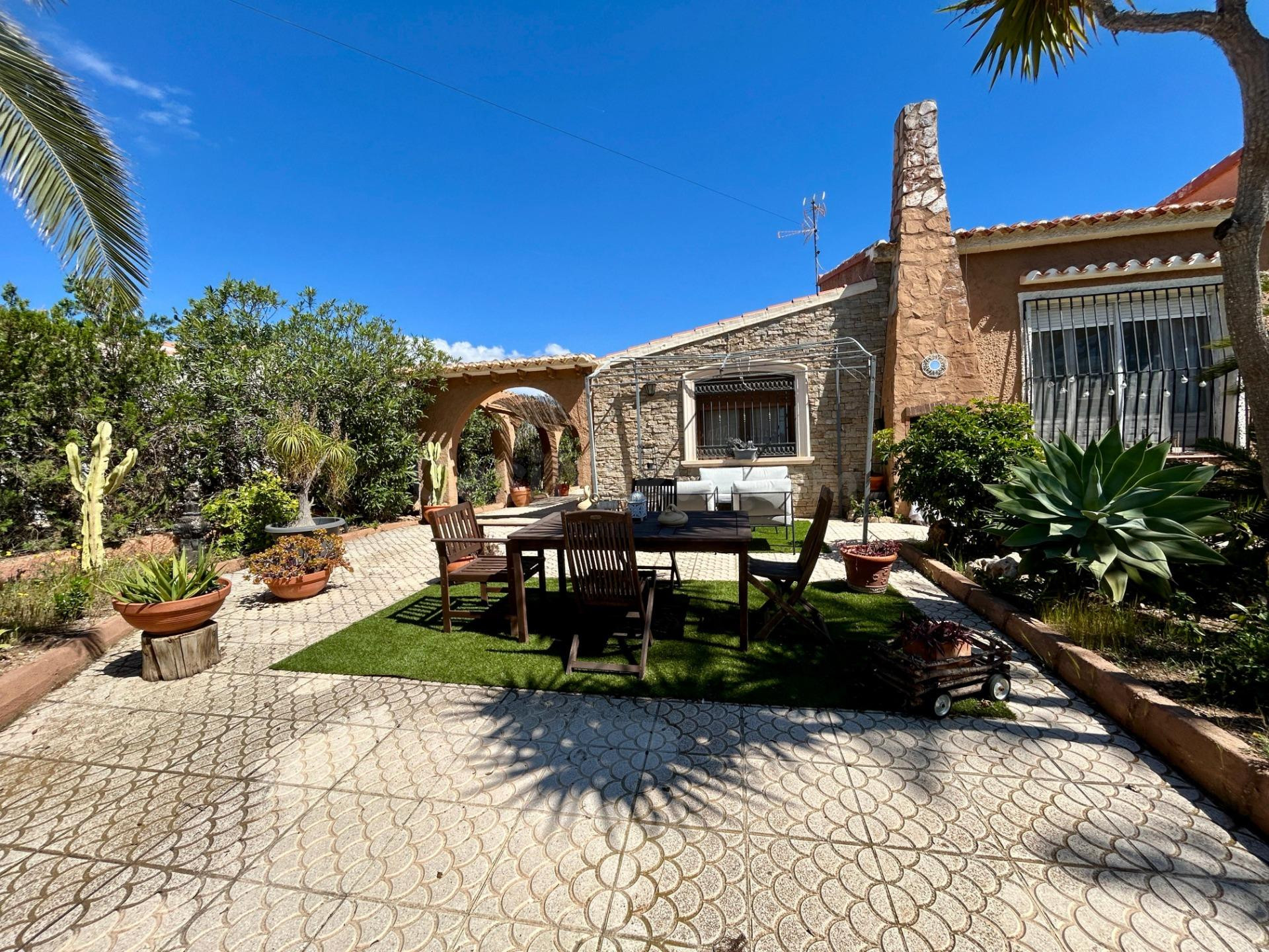 Chalet de lujo independiente con amplia parcela!!
