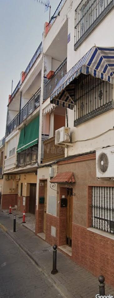 Se vende piso OKUPADO en Sevilla (Sevilla). - foto 3