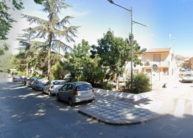 SE VENDE casa adosada OKUPA en C Amapola 17 de Atarfe - foto 2