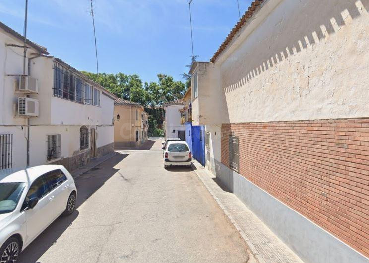 SE VENDE casa adosada OKUPA en C Amapola 17 de Atarfe - foto 3
