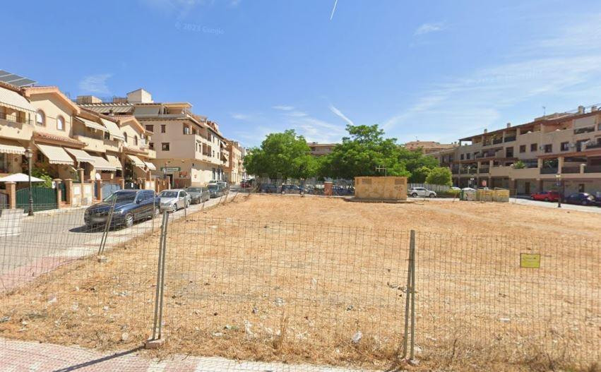 SE VENDE casa adosada OKUPA en C Amapola 17 de Atarfe - foto 4