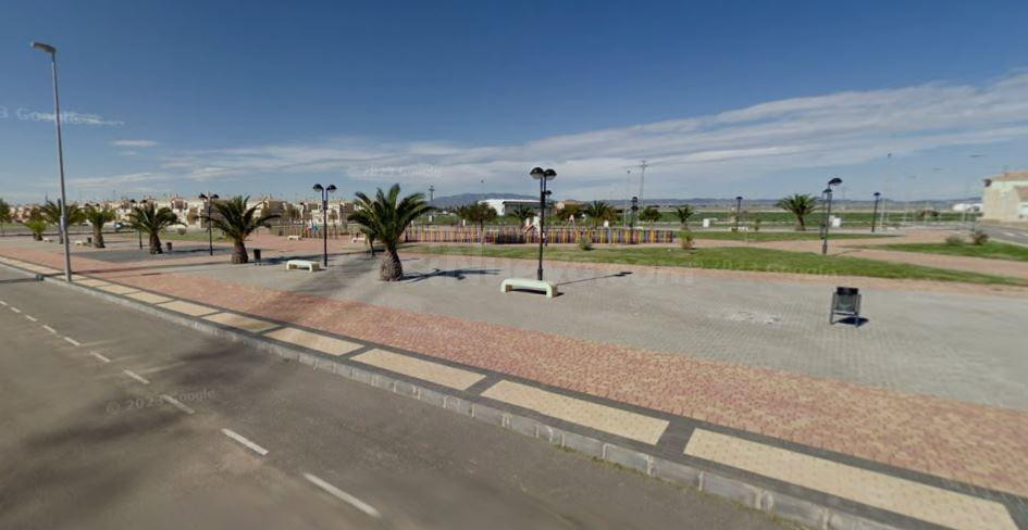 SE VENDE casa adosada OKUPA en C RuiseÑ±or 40 de Torre-Pache - foto 2
