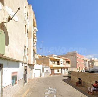SE VENDE piso OKUPA en C CALLE NADOR 2 2 E de Roquetas de - foto 3