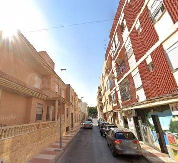 SE VENDE piso OKUPA en C San Francisco de Roquetas de Mar - foto 2