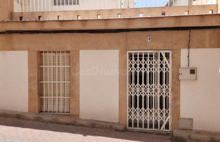 SE VENDE casa adosada OKUPA en C Santa Ana 4 de Ñguilas - foto 2