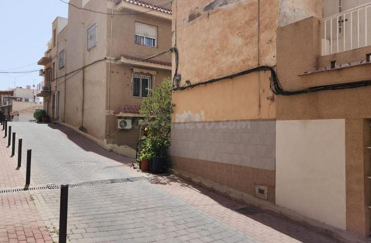 SE VENDE casa adosada OKUPA en C Santa Ana 4 de Ñguilas - foto 3