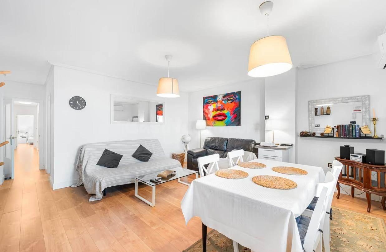 Apartamento de 3 dormitorios 2 baños, garaje, se alquila com - foto 2