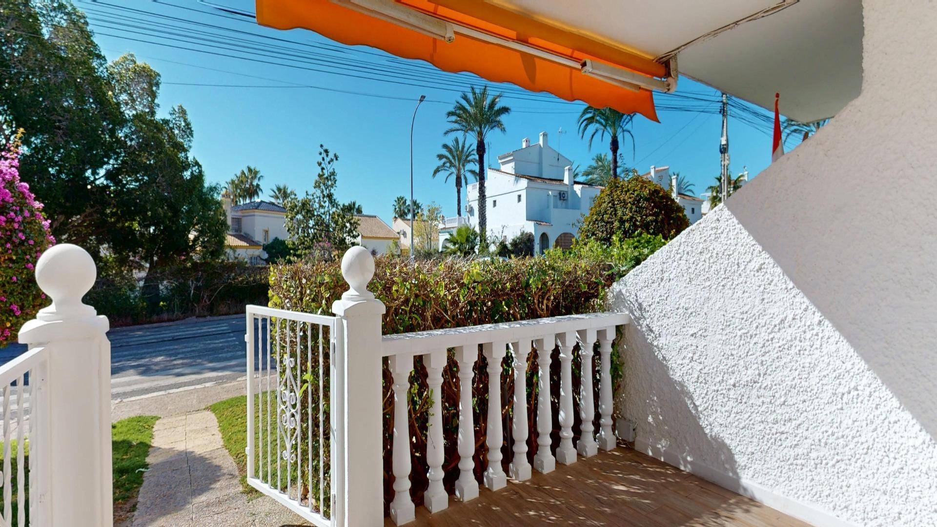 BUNGALOW DE 2 DORMITORIOS 1 BAÑO EN LOS DOLSES ( ORIHUELA COSTA ) - foto 4