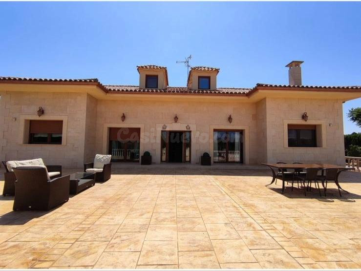 Impresionante Villa de Lujo en Aspe