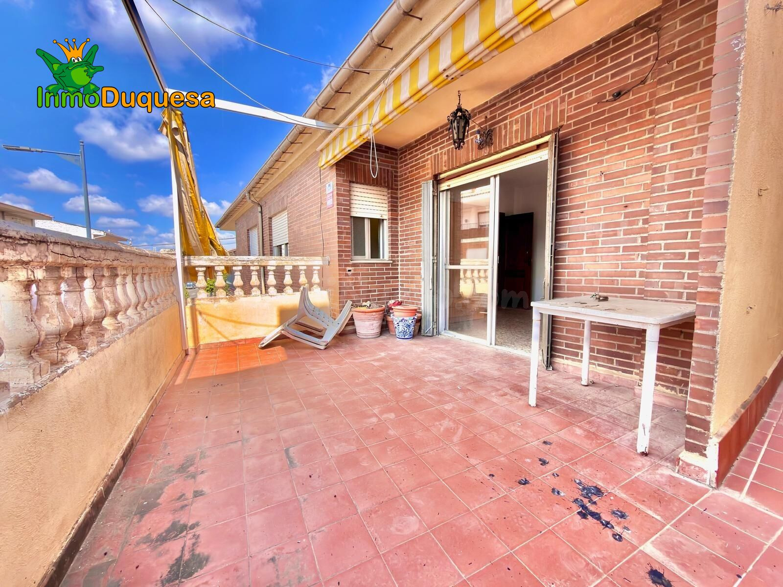 PISO en planta alta + LOCAL COMERCIAL en planta baja. (En la