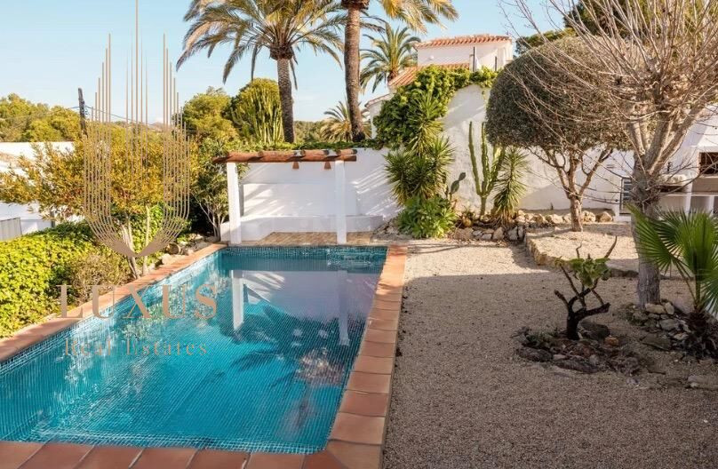 Villa de ensueño con vistas al Montgó: lujo, luz y privacida - foto 2