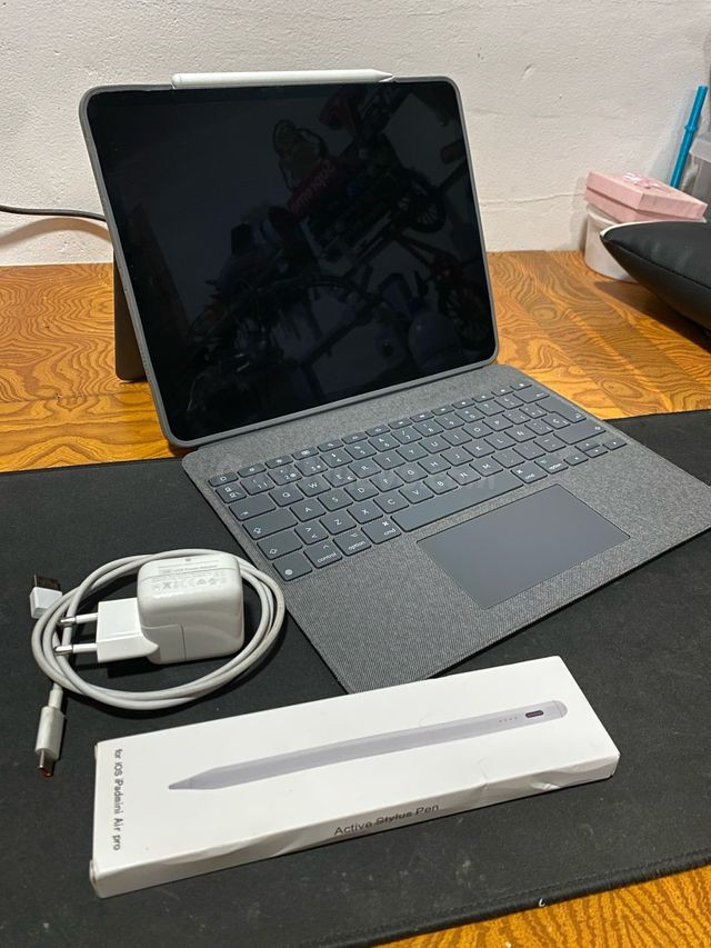 iPad Pro 12,9 3ª Gen Plata + Logitech combo touch