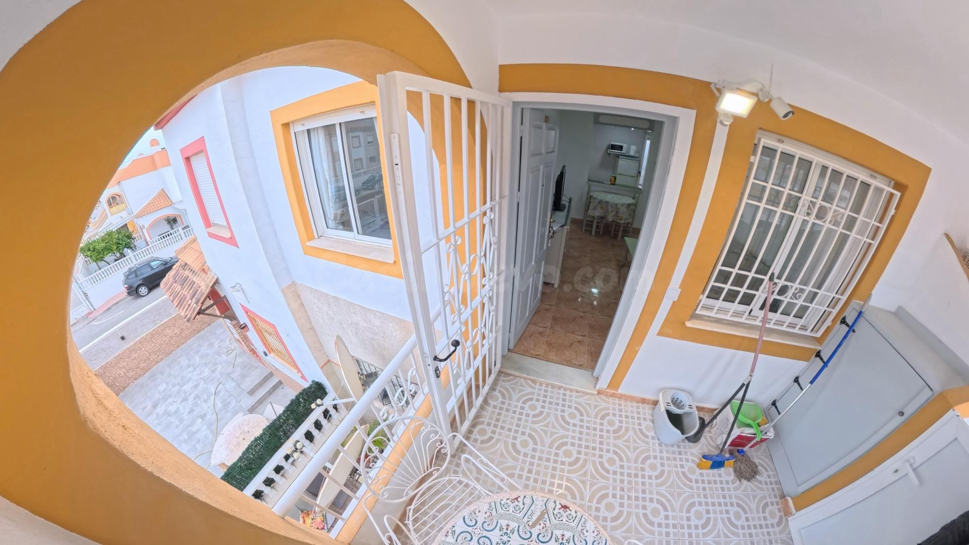 Bungalow en planta alta con solárium privado y piscina – Alt - foto 5