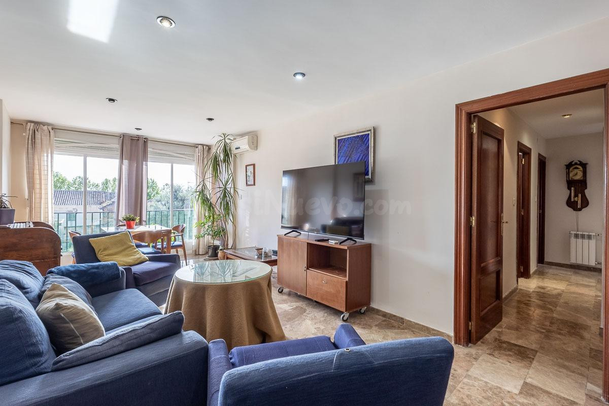 Piso de 3 habitaciones en Huétor Vega con plaza de garaje. - foto 3