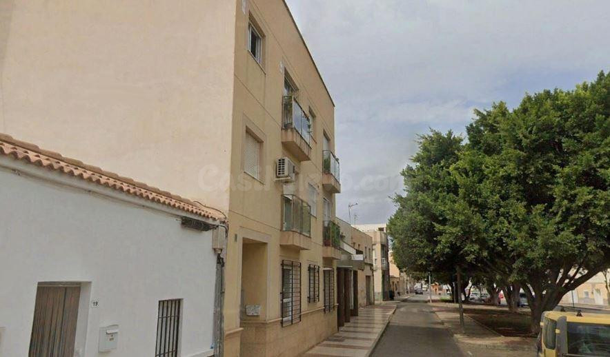SE VENDE piso OKUPA en C Casablanca de Roquetas de Mar - foto 2