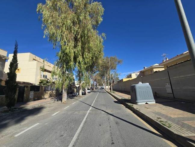 SE VENDE casa adosada OKUPA en C Del Cementerio 141 de Ñgu - foto 2