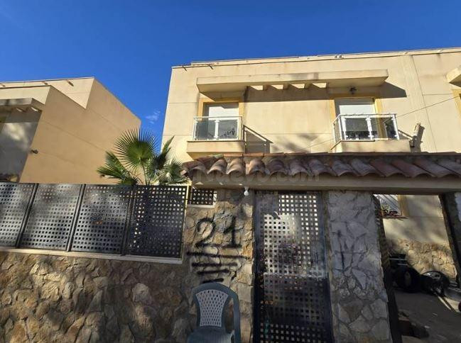SE VENDE casa adosada OKUPA en C Del Cementerio 141 de Ñgu - foto 4