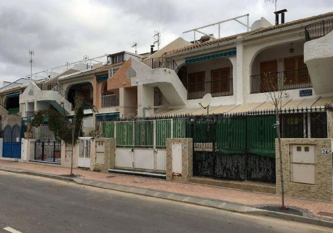 SE VENDE piso OKUPA en C Madreselva 26 de Alcázares (Los) - foto 2