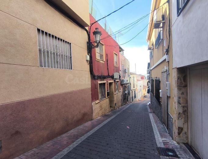 SE VENDE casa adosada OKUPA en C Cid Campeador 21 de Molina - foto 3