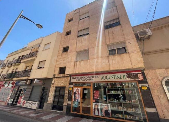 SE VENDE piso OKUPA en C Pablo Picasso 25 de Roquetas de Mar - foto 3