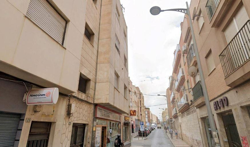 SE VENDE piso OKUPA en C Pablo Picasso 25 de Roquetas de Mar - foto 4