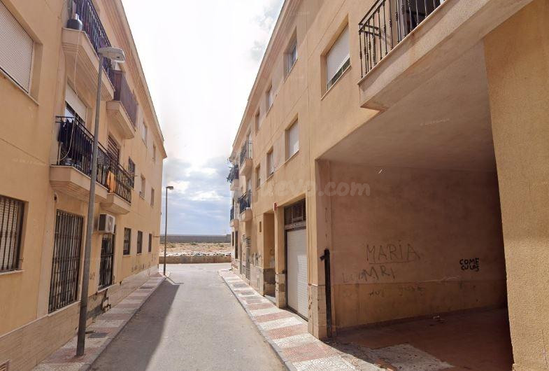 SE VENDE piso OKUPA en C Ines de Roquetas de Mar - foto 3