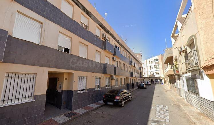 SE VENDE piso OKUPA en C Larache 23 de Roquetas de Mar - foto 2