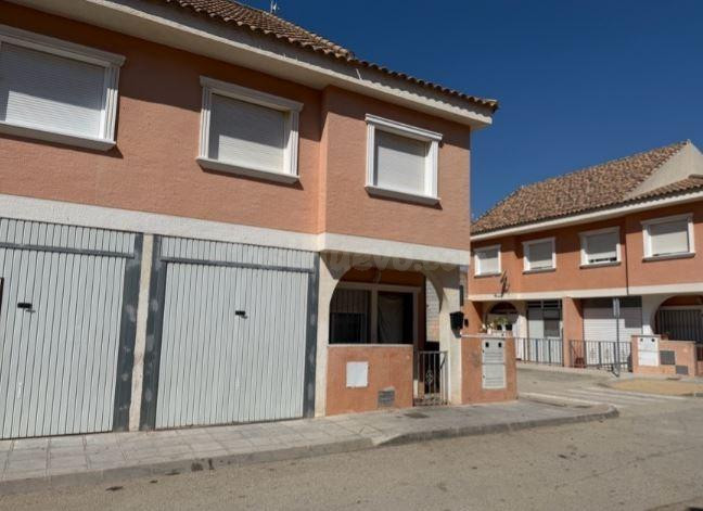 SE VENDE casa adosada OKUPA en C FRAY BARTOLOME CASAS 1 de T - foto 2