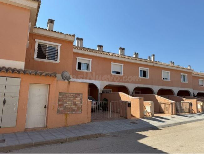 SE VENDE casa adosada OKUPA en C FRAY BARTOLOME CASAS 1 de T - foto 3