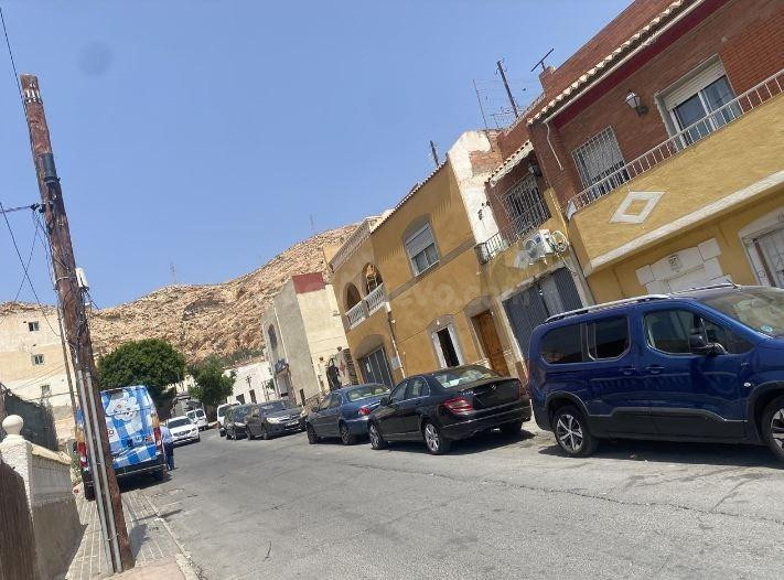 SE VENDE piso OKUPA en C RVDA MADRE MARIA MICAELA 56 de Alm - foto 3
