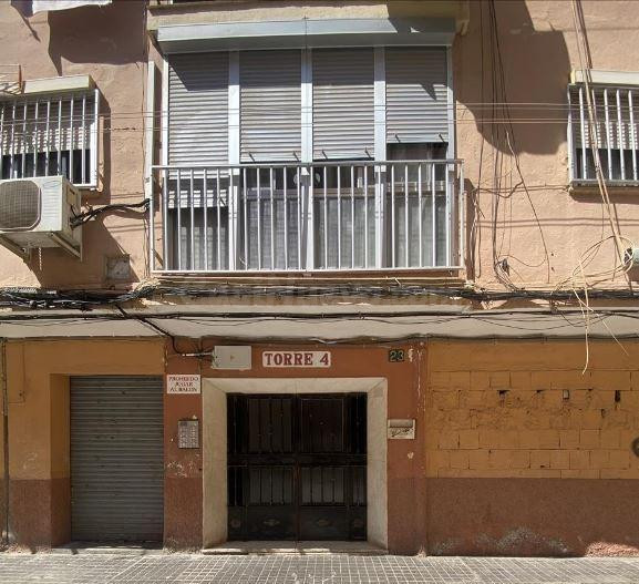 SE VENDE piso OKUPA en C TARRASA 23 de Almería - foto 2