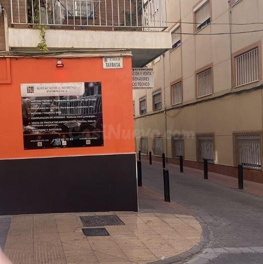 SE VENDE piso OKUPA en C TARRASA 23 de Almería - foto 3