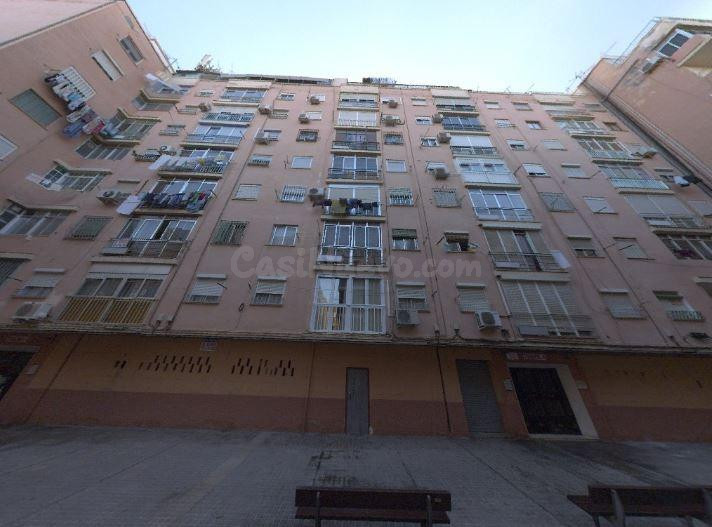 SE VENDE piso OKUPA en C TARRASA 23 de Almería - foto 4