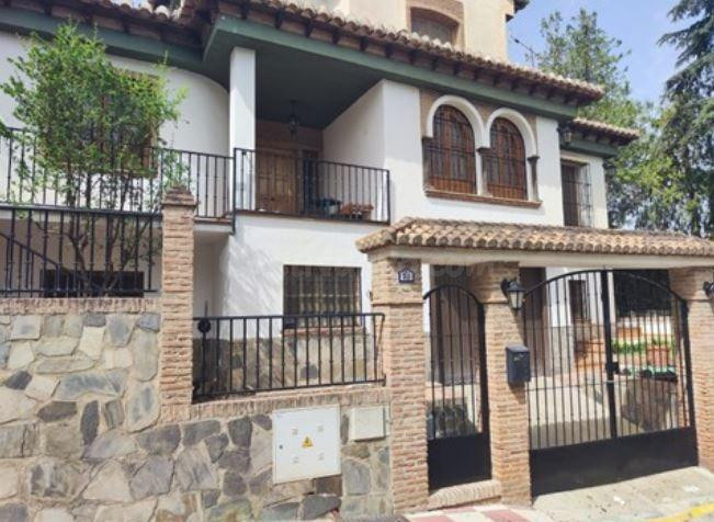 SE VENDE casa OKUPA en C CariÑ±ena de Otura - foto 2