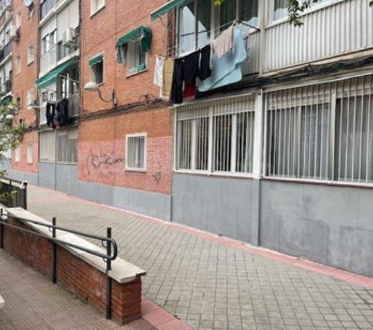 SE VENDE local comercial OKUPA en C Padron 10 de Madrid - foto 3