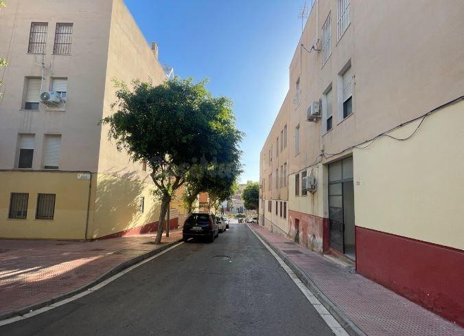 SE VENDE piso OKUPA en C Huesca 1 de Almería - foto 3