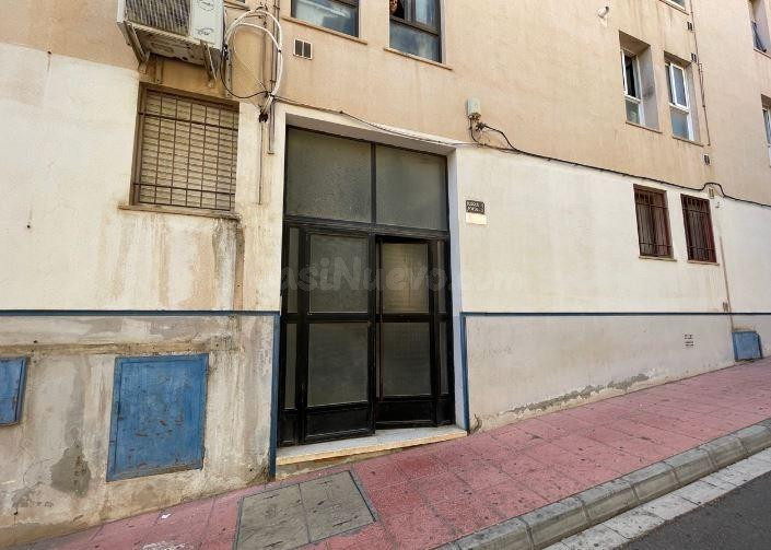 SE VENDE piso OKUPA en C Huesca 1 de Almería - foto 4