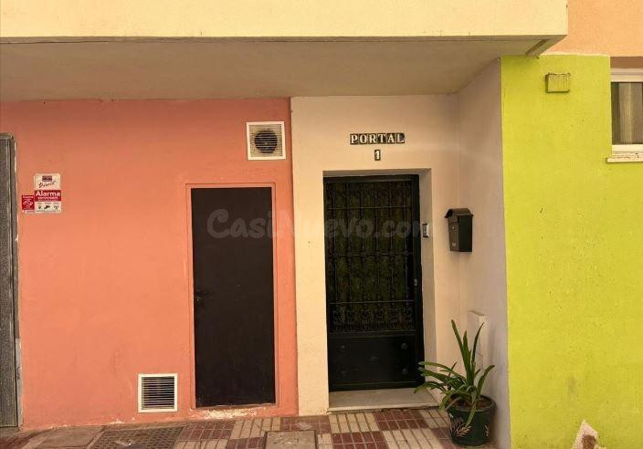 SE VENDE piso OKUPA en C Vaguada 1 de Estepona - foto 2