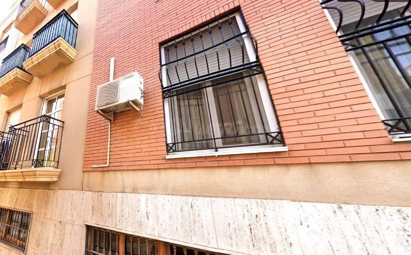 SE VENDE piso OKUPA en C Mar Del 0 de Almería - foto 2