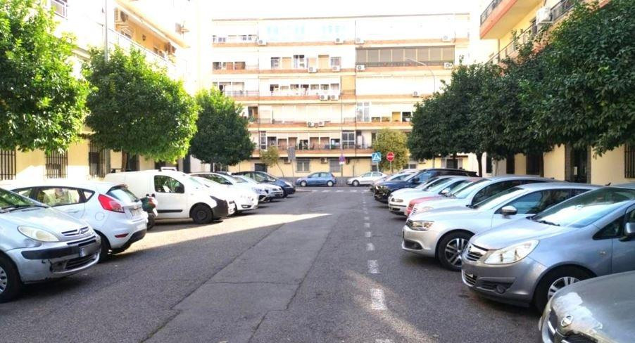 SE VENDE piso OKUPADO en Calle Ciudad De Burjassot Nº 4 Sevi - foto 3