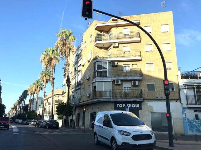 SE VENDE piso OKUPA en C 9 De Marzo de Sevilla - foto 2