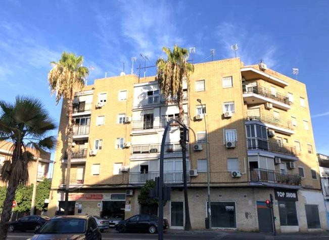 SE VENDE piso OKUPA en C 9 De Marzo de Sevilla - foto 3