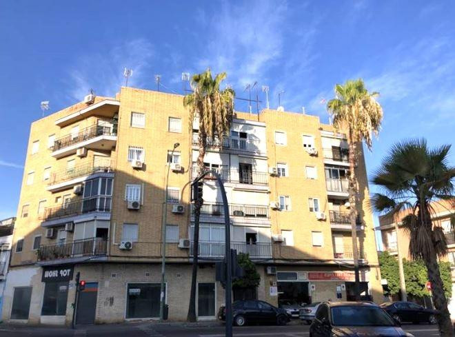 SE VENDE piso OKUPA en C 9 De Marzo de Sevilla - foto 4