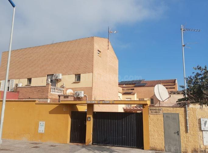 SE VENDE casa adosada OKUPA en C Diputacion 33(B) de Algecir - foto 3