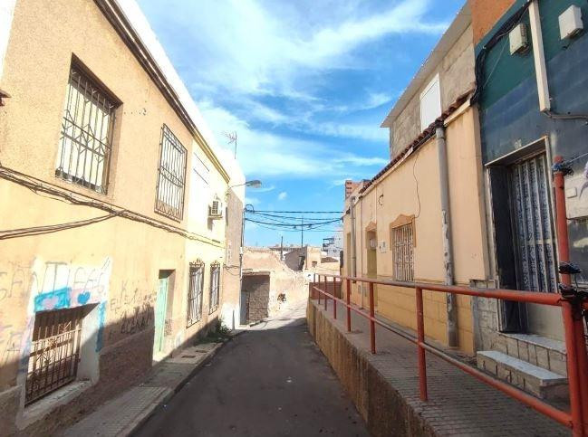 SE VENDE casa adosada OKUPA en C Fragata - Santa Lucia 34 de - foto 3