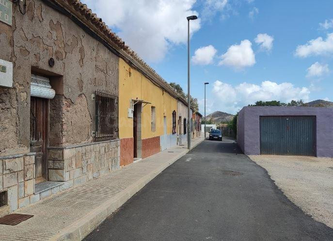 SE VENDE casa adosada OKUPA en C Dato - Llano Del Beal 10 de - foto 2
