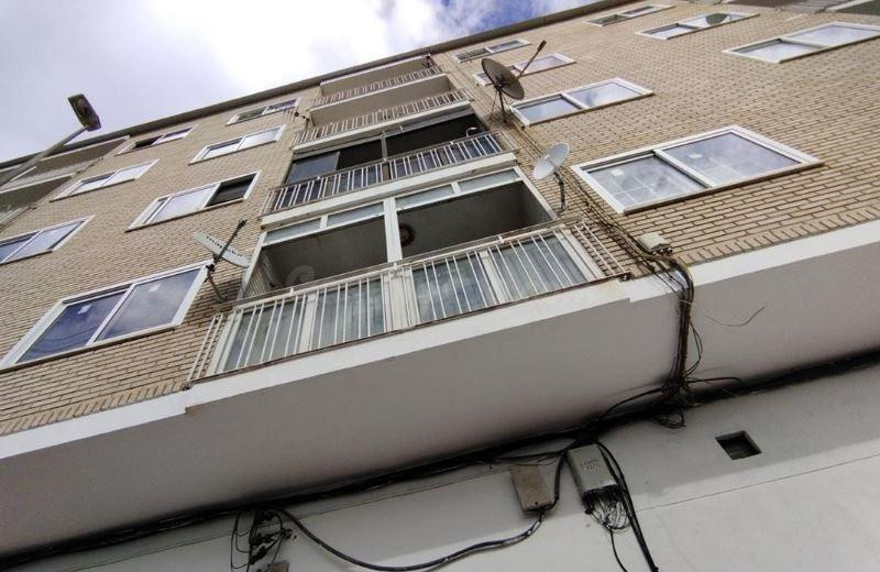 SE VENDE piso OKUPA en C De La Industria 28 de Molina de Seg - foto 2