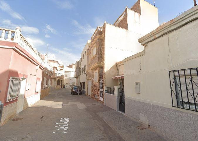 SE VENDE piso OKUPA en C Calle De La Curva 7 de Almería - foto 3